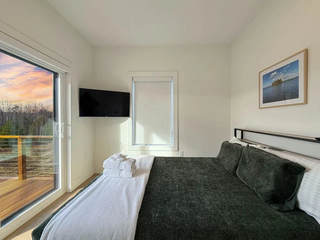 Bedroom 2 image 1