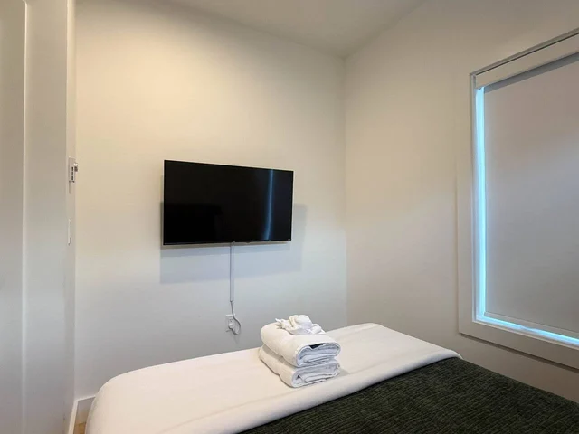 Bedroom 1 image 1
