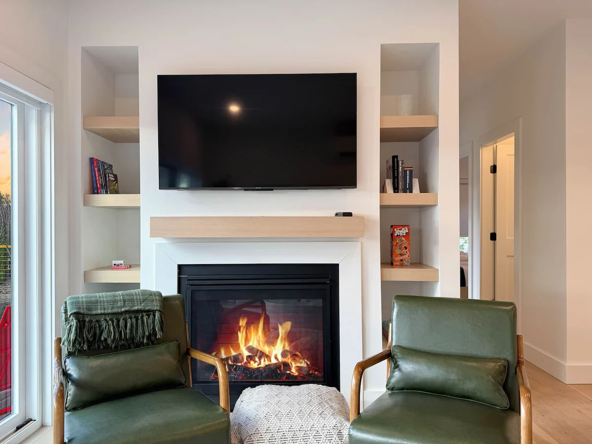 Peaks & Pines | 5 Min to Ski Resort, HotTub, Views #12