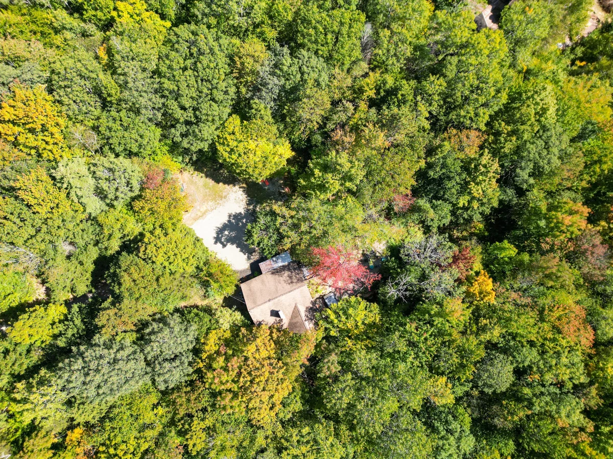 Spacious, Hot Tub, Game Room & Private Brook #81