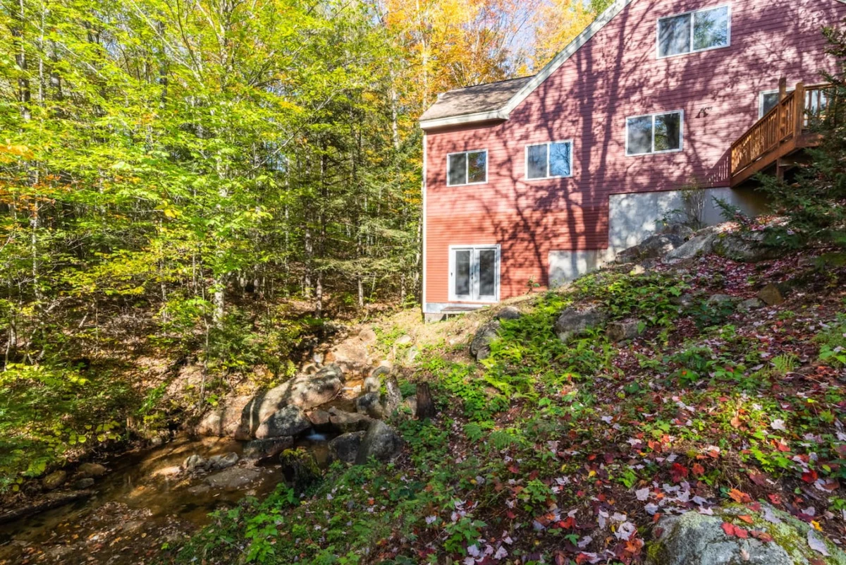 Spacious, Hot Tub, Game Room & Private Brook #70