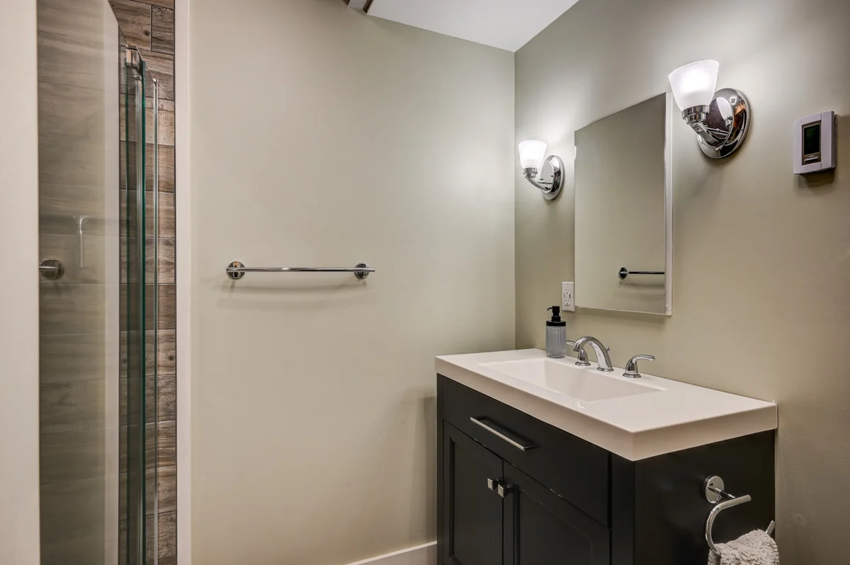 Spacious, Hot Tub, Game Room & Private Brook #82