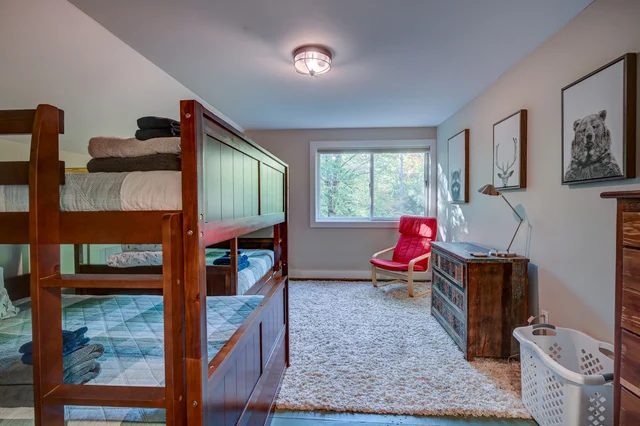Bedroom 3 image 1