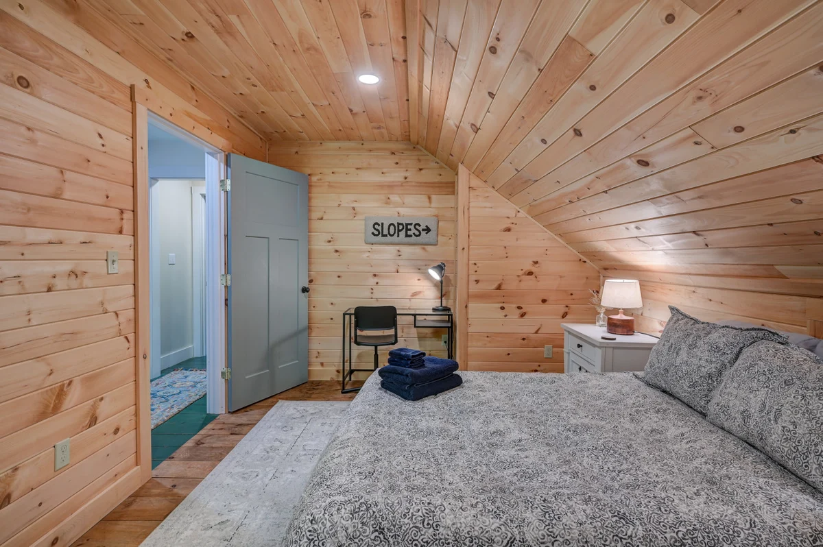 Spacious, Hot Tub, Game Room & Private Brook #30