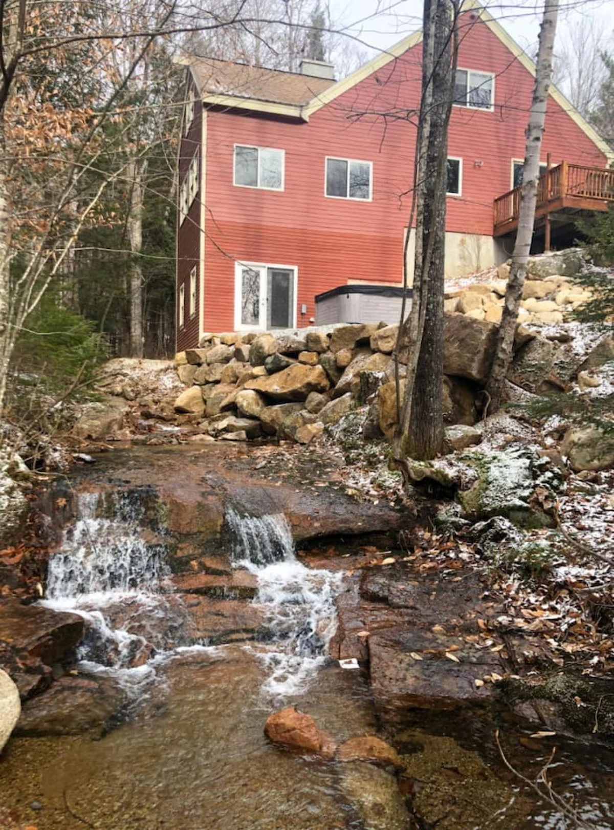Spacious, Hot Tub, Game Room & Private Brook #71