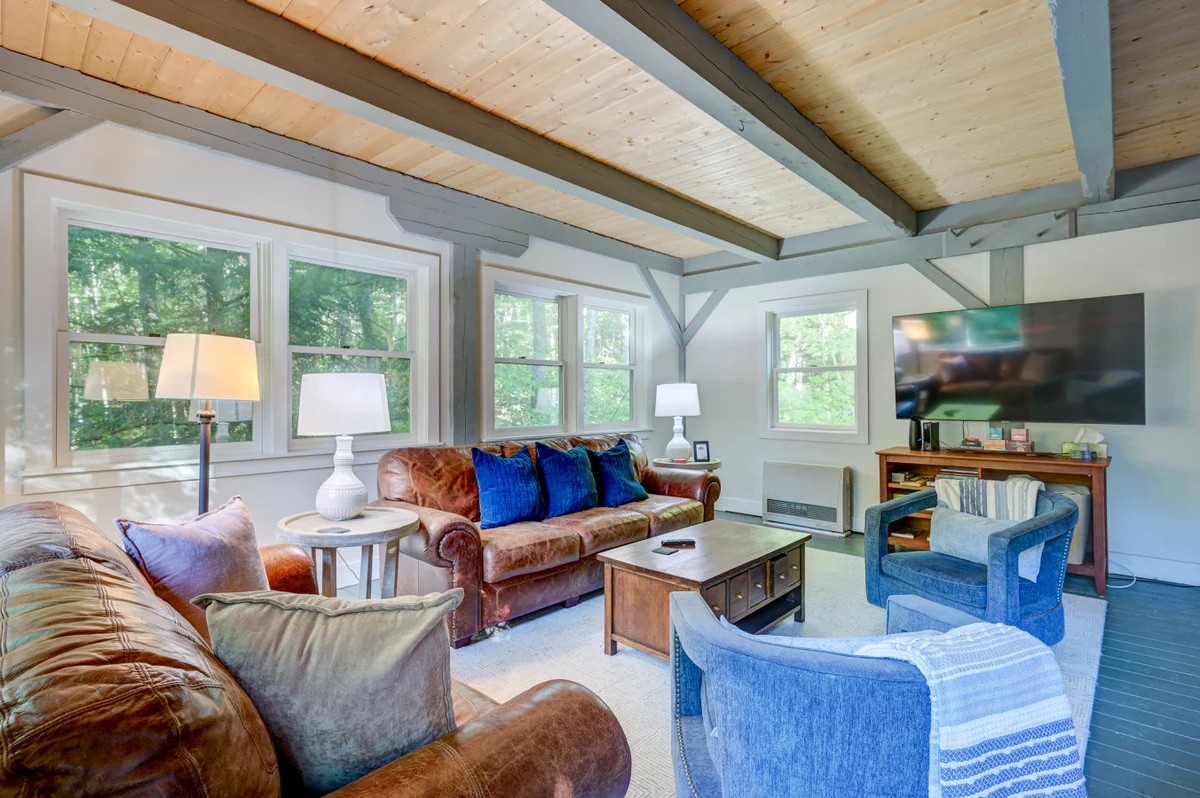 Spacious, Hot Tub, Game Room & Private Brook #23
