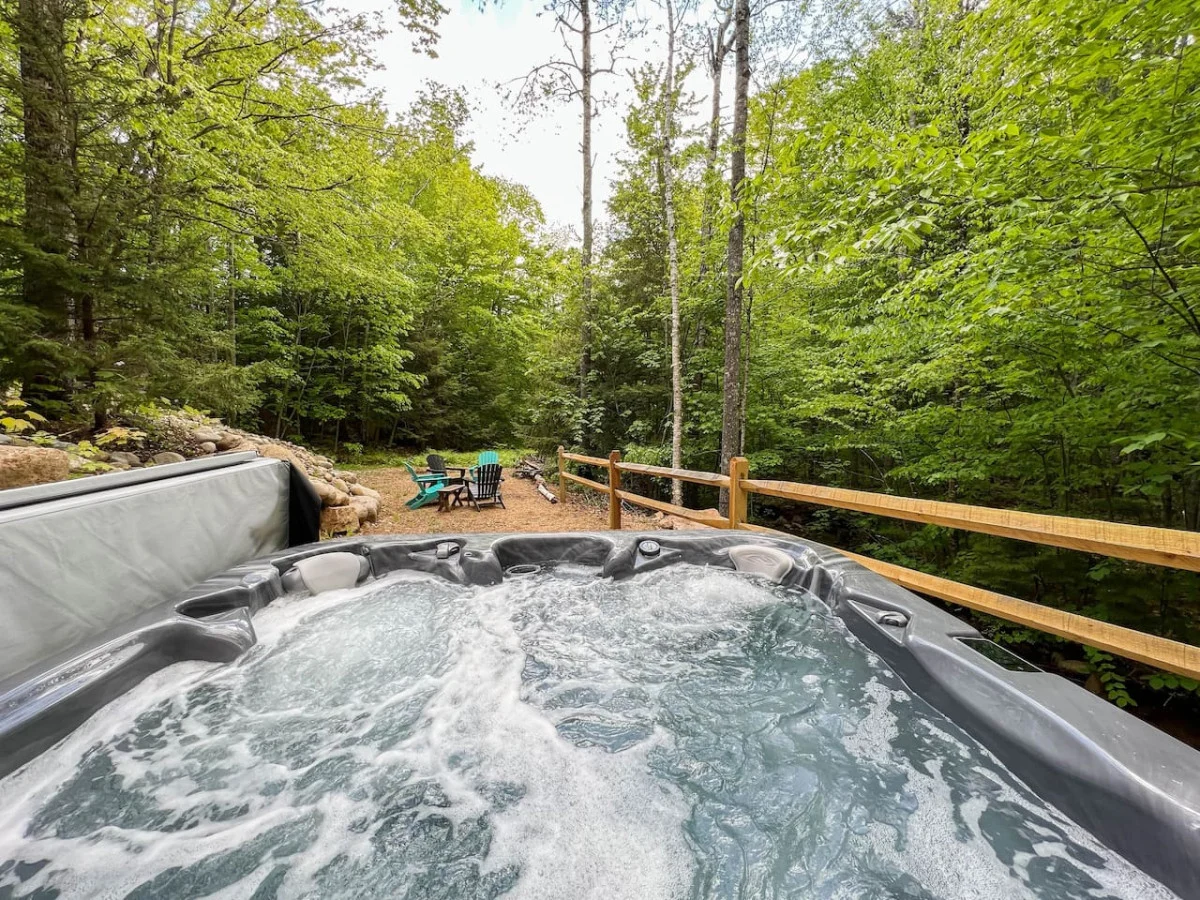 Spacious, Hot Tub, Game Room & Private Brook #9
