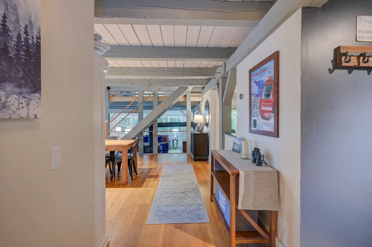 Spacious, Hot Tub, Game Room & Private Brook #10