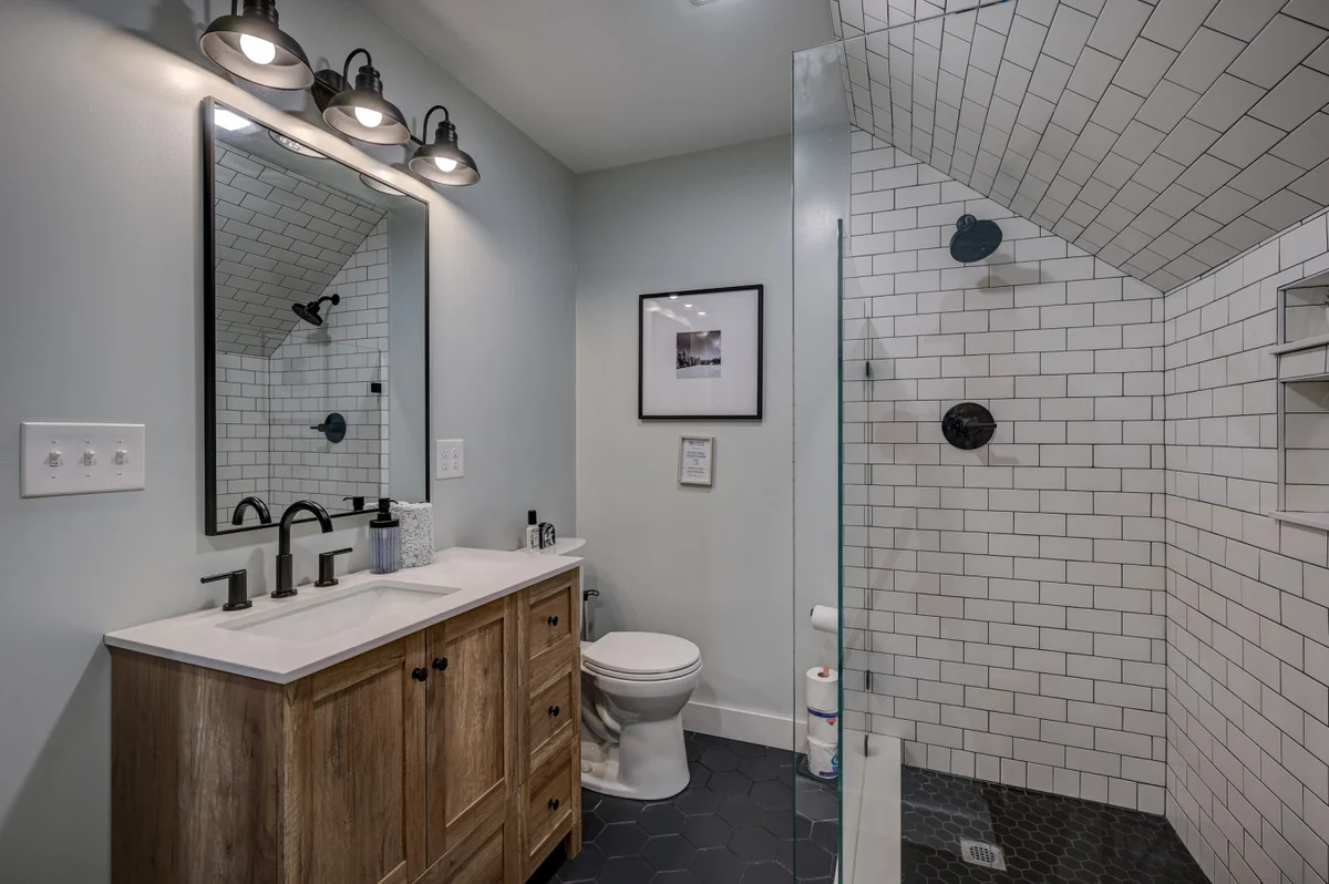 Spacious, Hot Tub, Game Room & Private Brook #12