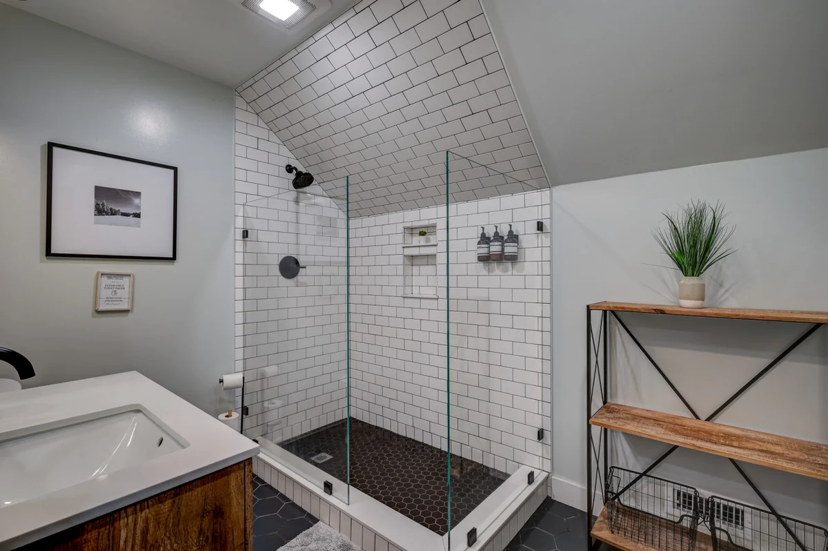 Spacious, Hot Tub, Game Room & Private Brook #14