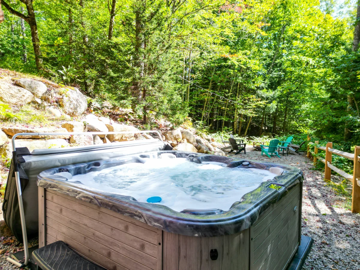 Spacious, Hot Tub, Game Room & Private Brook #42