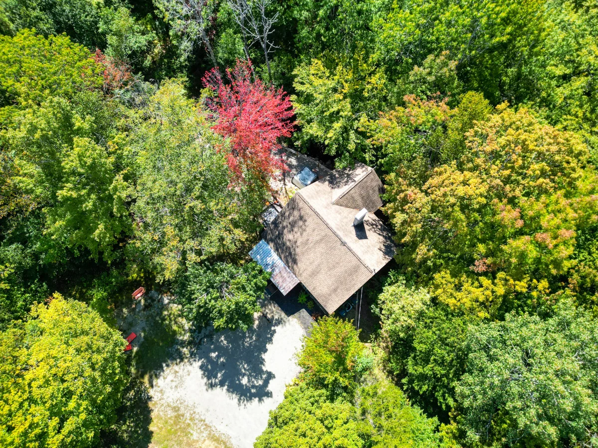 Spacious, Hot Tub, Game Room & Private Brook #77