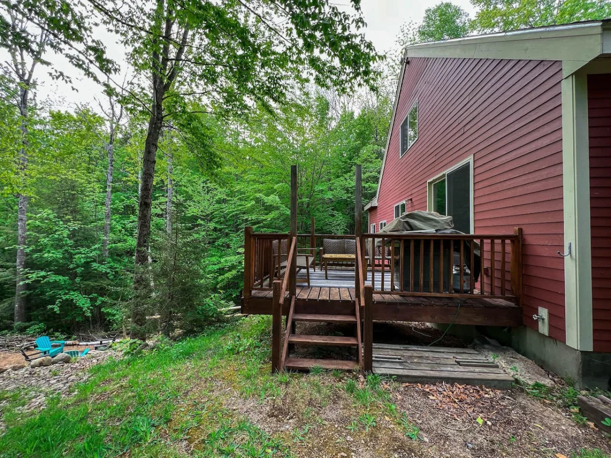 Spacious, Hot Tub, Game Room & Private Brook #47