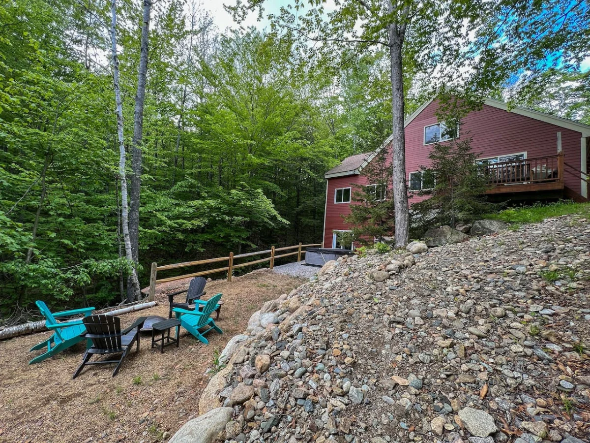Spacious, Hot Tub, Game Room & Private Brook #51