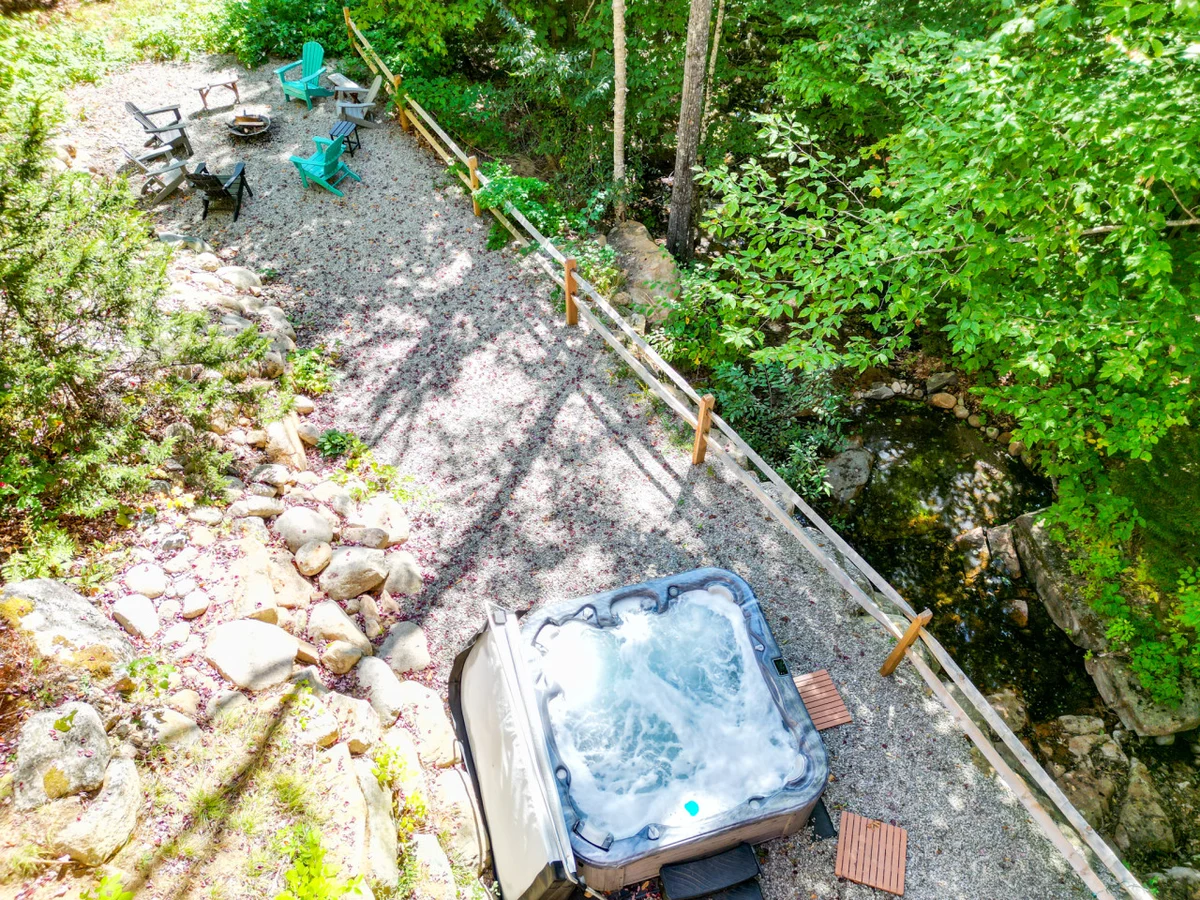 Spacious, Hot Tub, Game Room & Private Brook #34