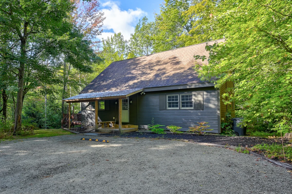 Spacious, Hot Tub, Game Room & Private Brook #73