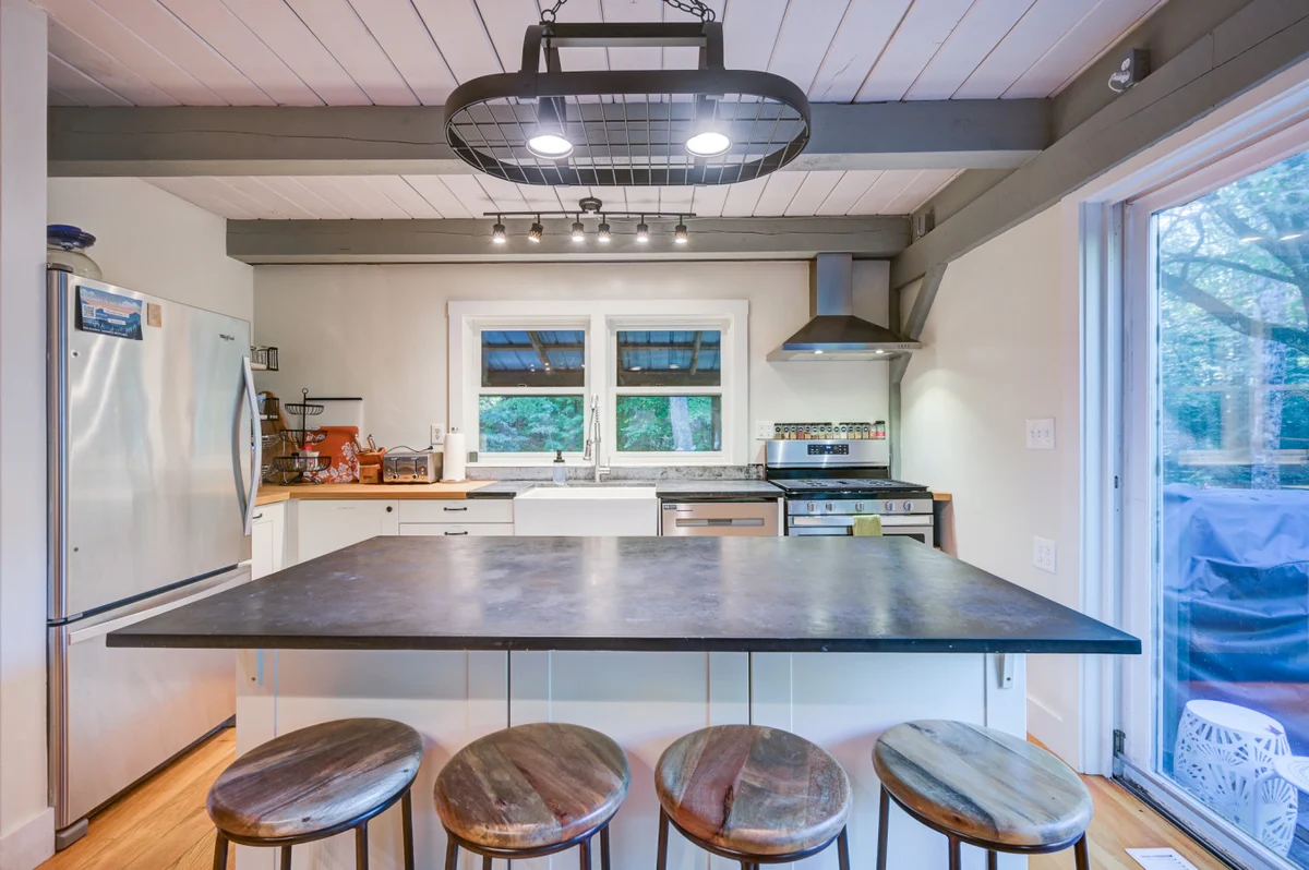 Spacious, Hot Tub, Game Room & Private Brook #45