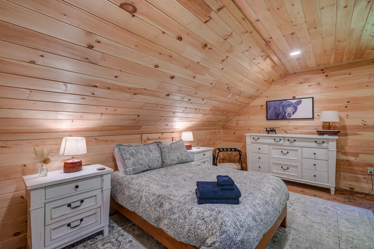Spacious, Hot Tub, Game Room & Private Brook #39