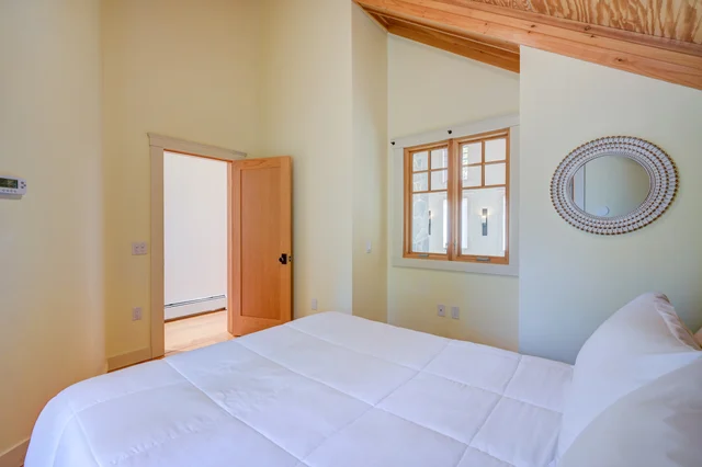Bedroom 3 image 1