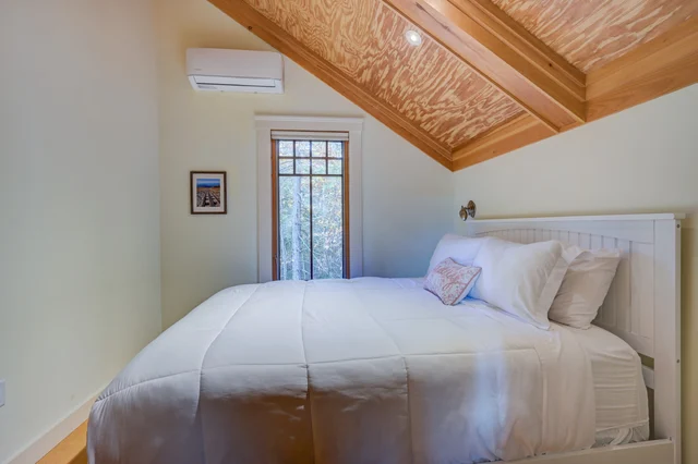 Bedroom 1 image 1