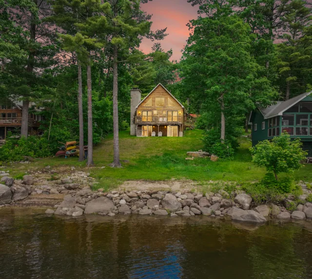 The Bellemark | Lakefront Cabin + Incredible Views #46