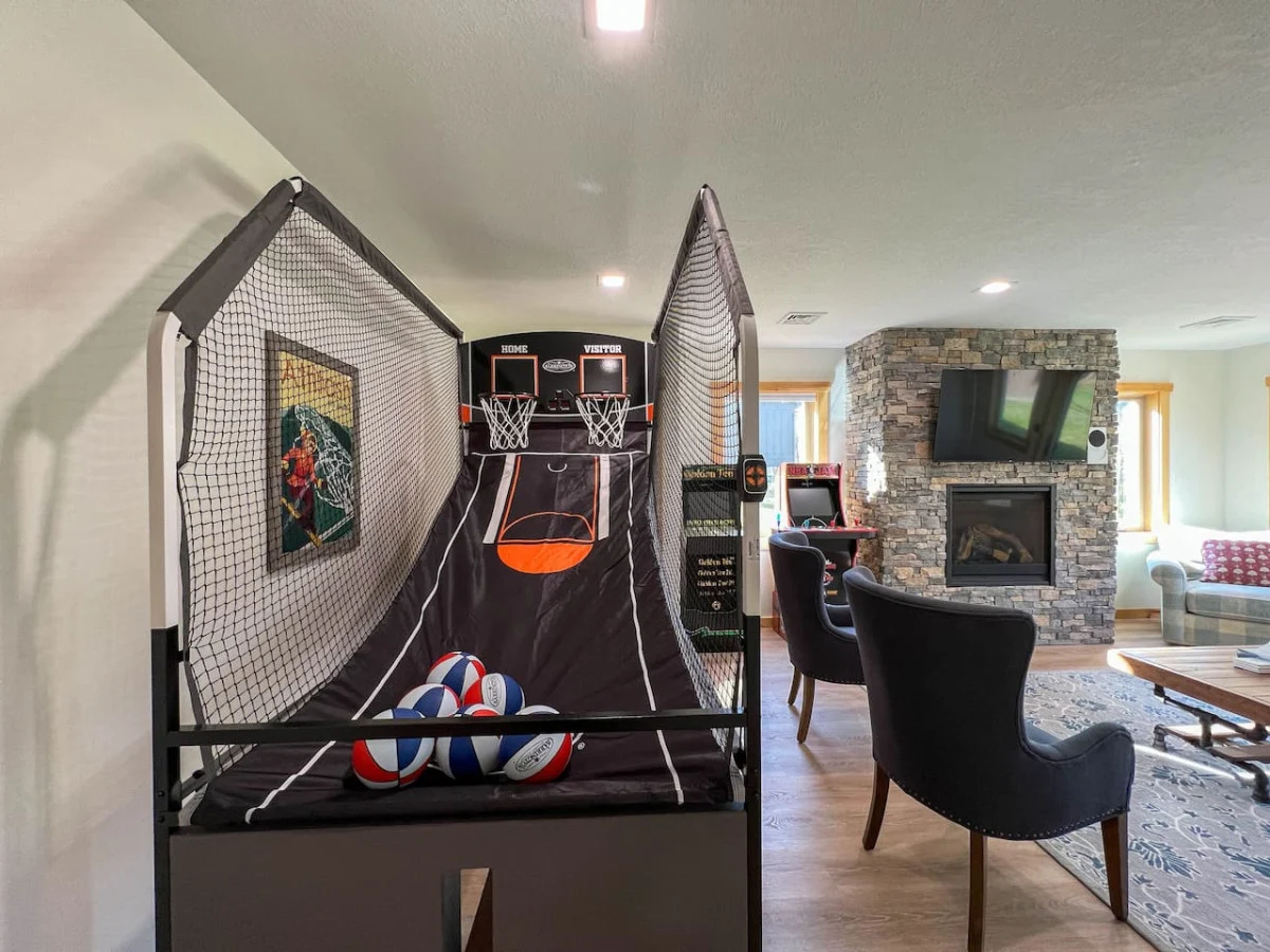 The Ledgeview Lodge | Brand New, Hot tub, Views #4