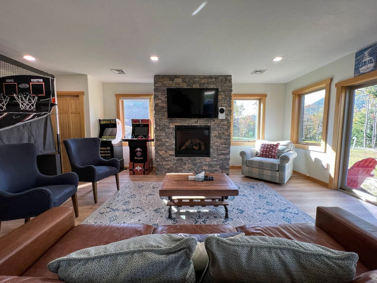 The Ledgeview Lodge | Brand New, Hot tub, Views #2