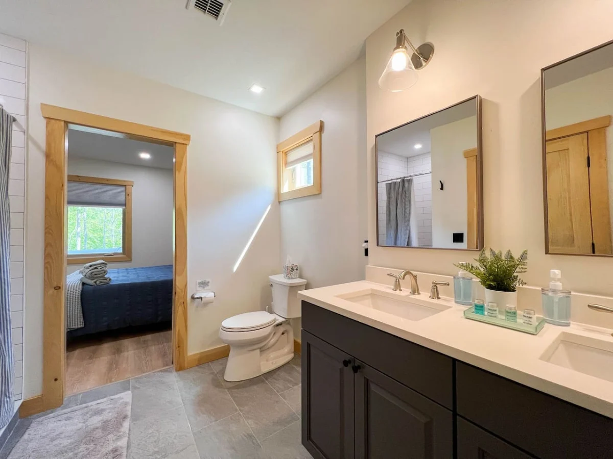 The Ledgeview Lodge | Brand New, Hot tub, Views #12