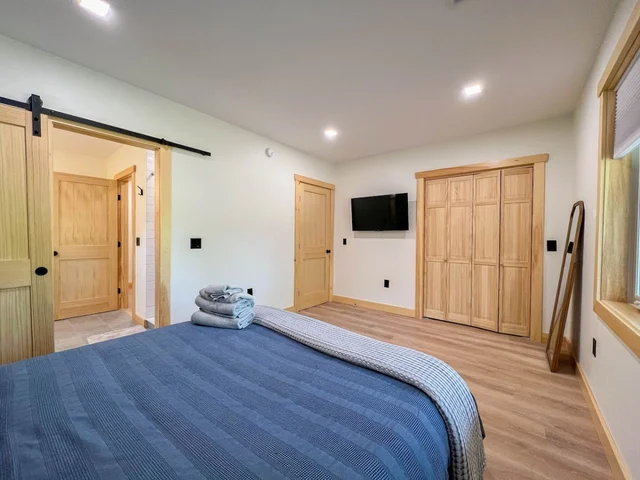 Bedroom 2 image 1
