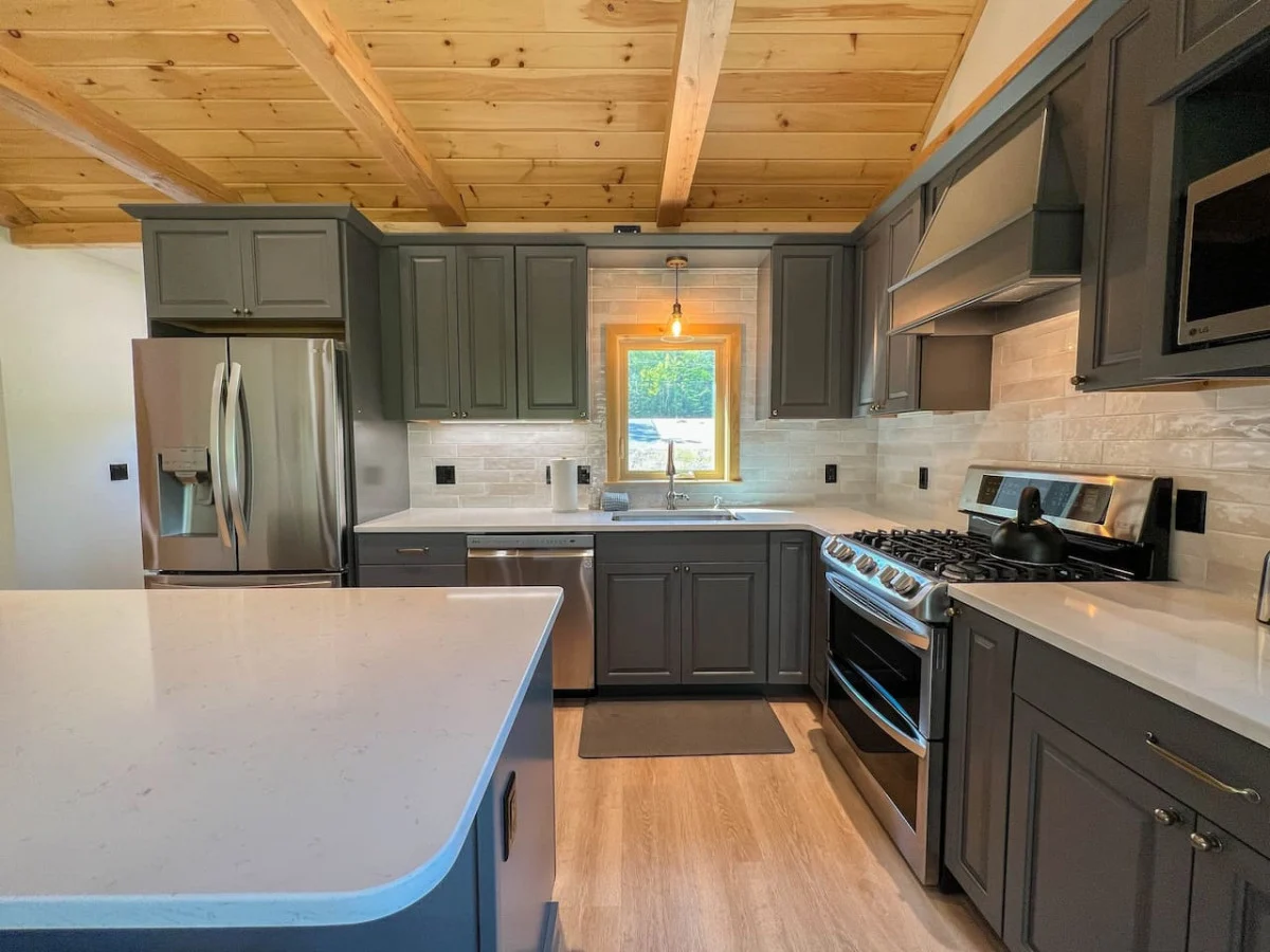 The Ledgeview Lodge | Brand New, Hot tub, Views #25