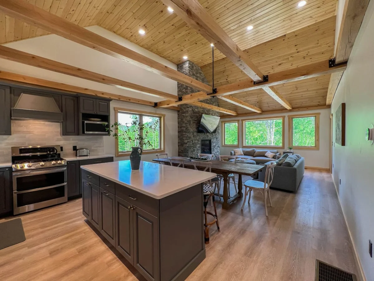 The Ledgeview Lodge | Brand New, Hot tub, Views #37