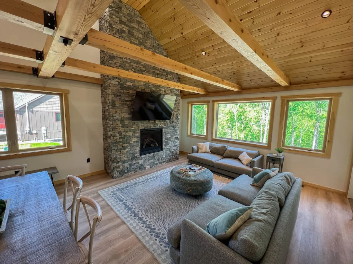 The Ledgeview Lodge | Brand New, Hot tub, Views #56