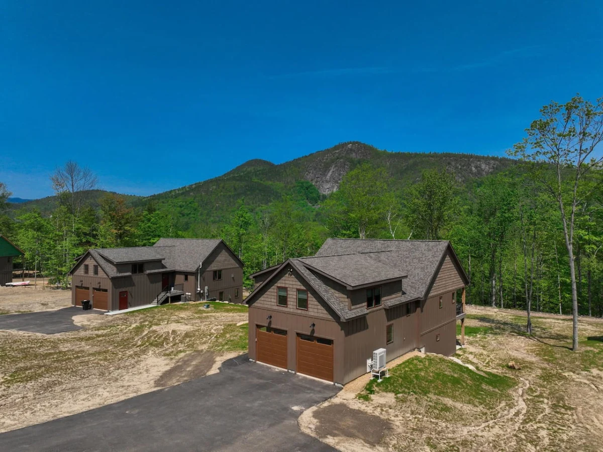 The Ledgeview Lodge | Brand New, Hot tub, Views #75