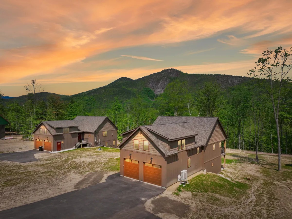 The Ledgeview Lodge | Brand New, Hot tub, Views #76