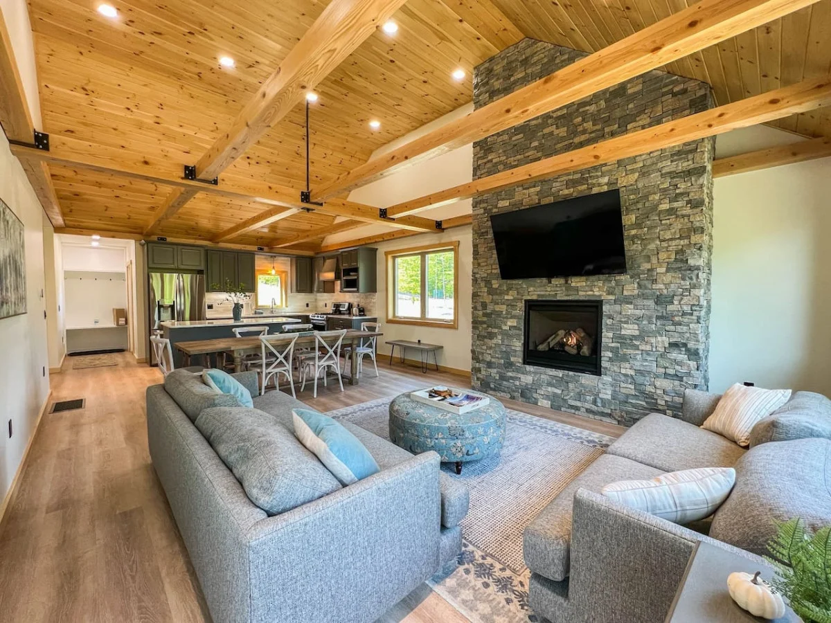 The Ledgeview Lodge | Brand New, Hot tub, Views #63