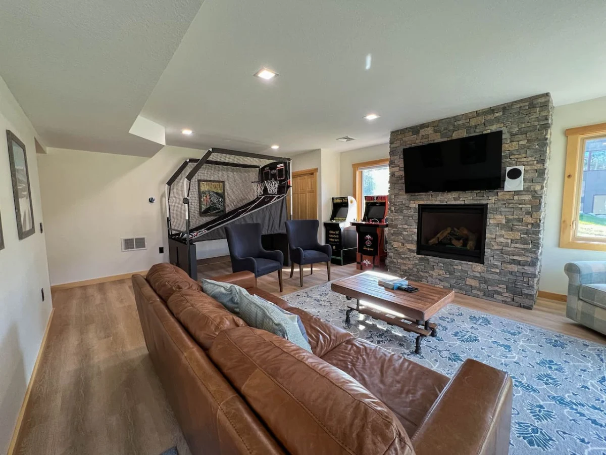 The Ledgeview Lodge | Brand New, Hot tub, Views #64