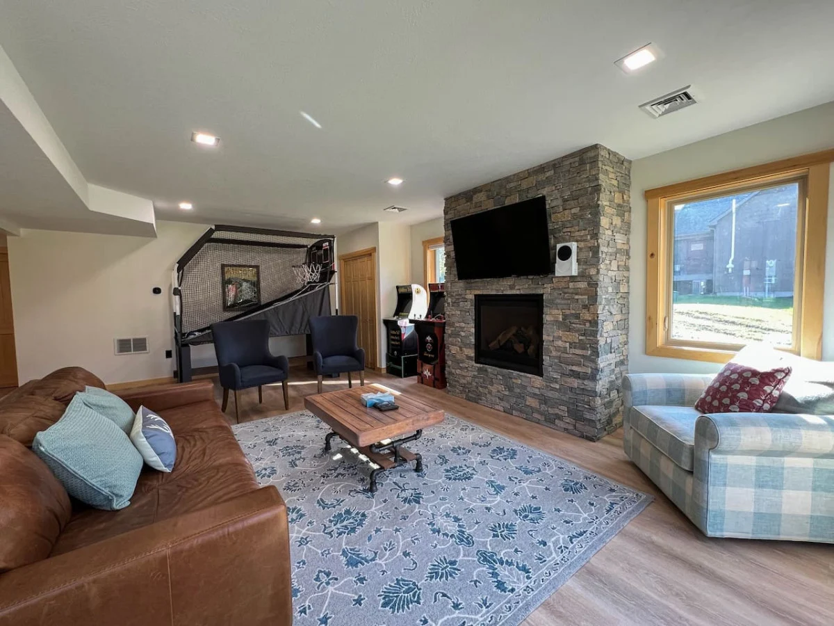 The Ledgeview Lodge | Brand New, Hot tub, Views #65
