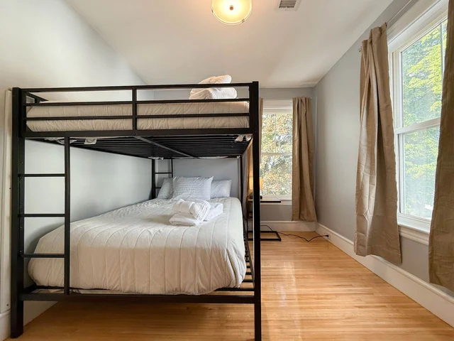 Bedroom 1 image 1