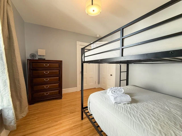 Bedroom 4 image 1