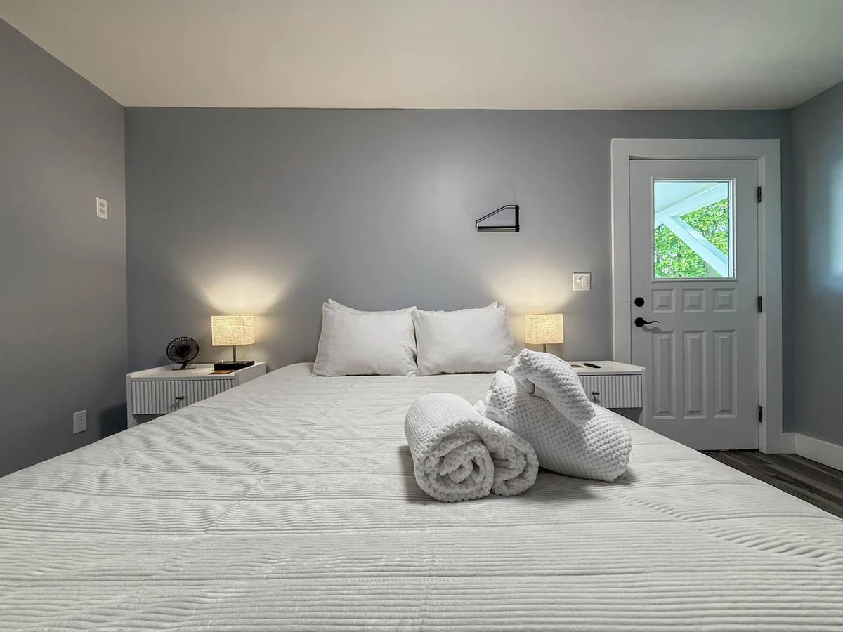The Manor on Main | Hot Tub, Pond Access, 5 Bedrms #59