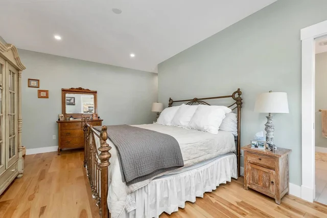 Bedroom 1 image 1