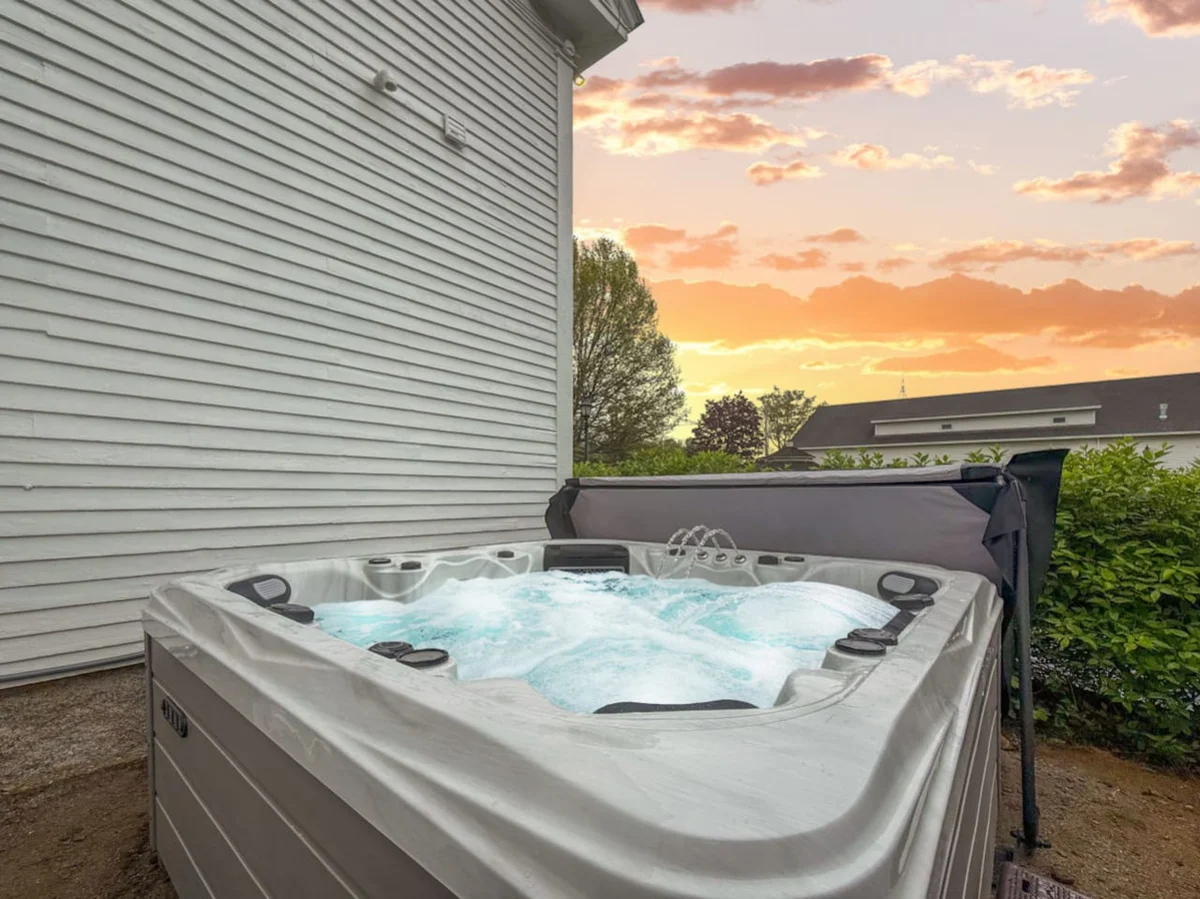 The Trilogy | Sleeps 36, 3 Hot Tubs, 19 Beds, Pond #2