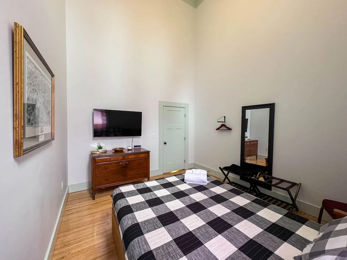 The Trilogy | Sleeps 36, 3 Hot Tubs, 19 Beds, Pond #9