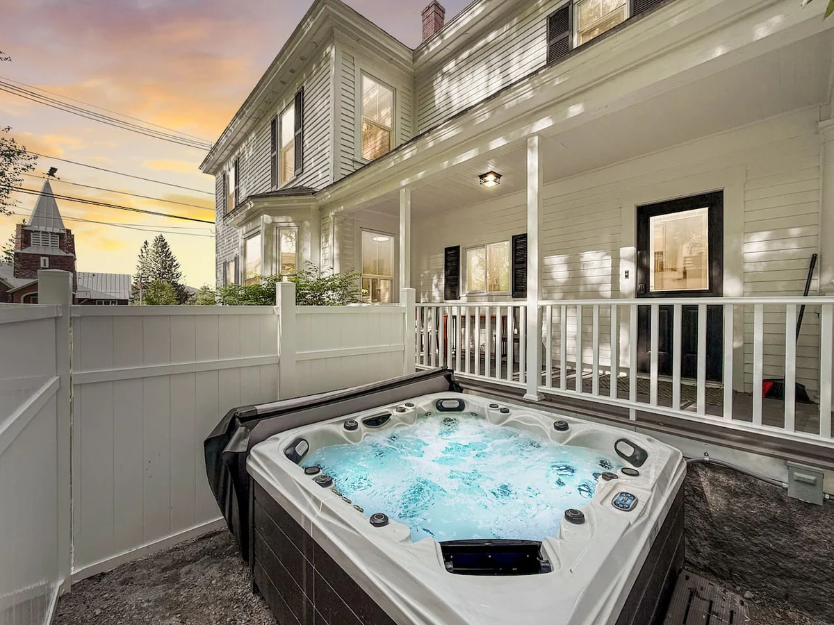 The Trilogy | Sleeps 36, 3 Hot Tubs, 19 Beds, Pond #10