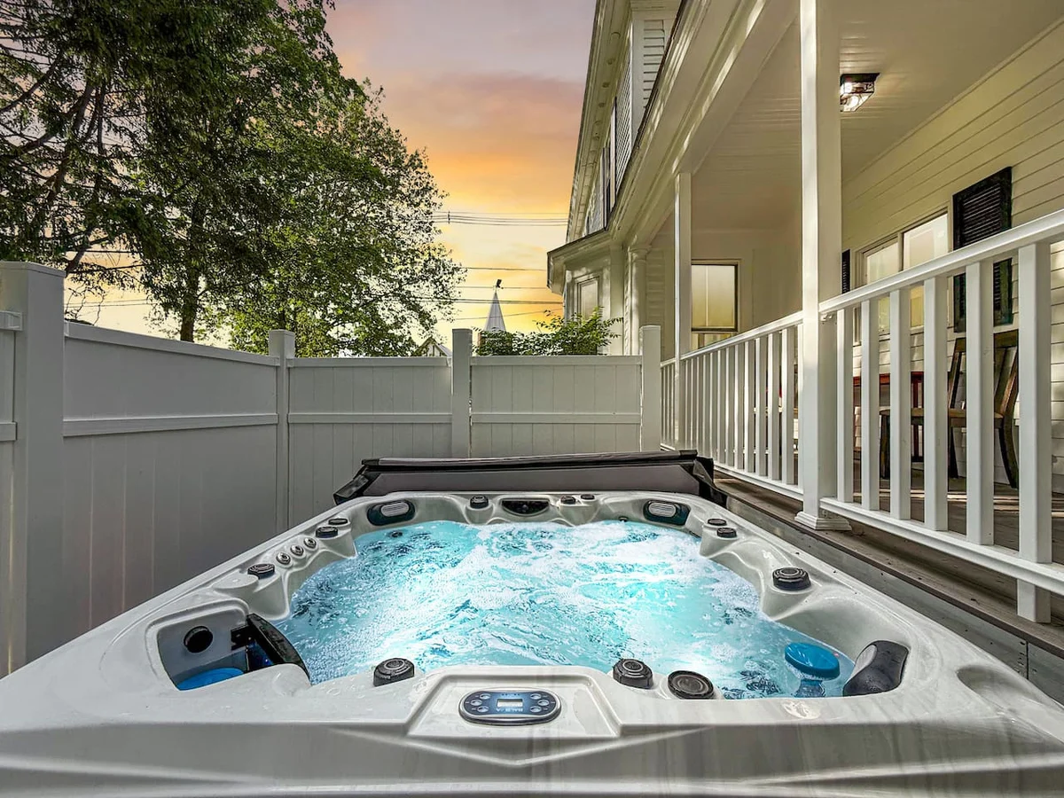 The Trilogy | Sleeps 36, 3 Hot Tubs, 19 Beds, Pond #53