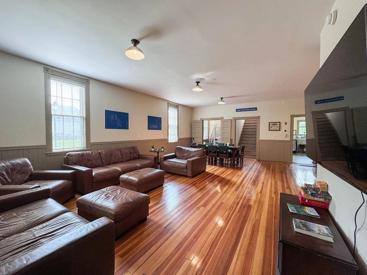 The Trilogy | Sleeps 36, 3 Hot Tubs, 19 Beds, Pond #118