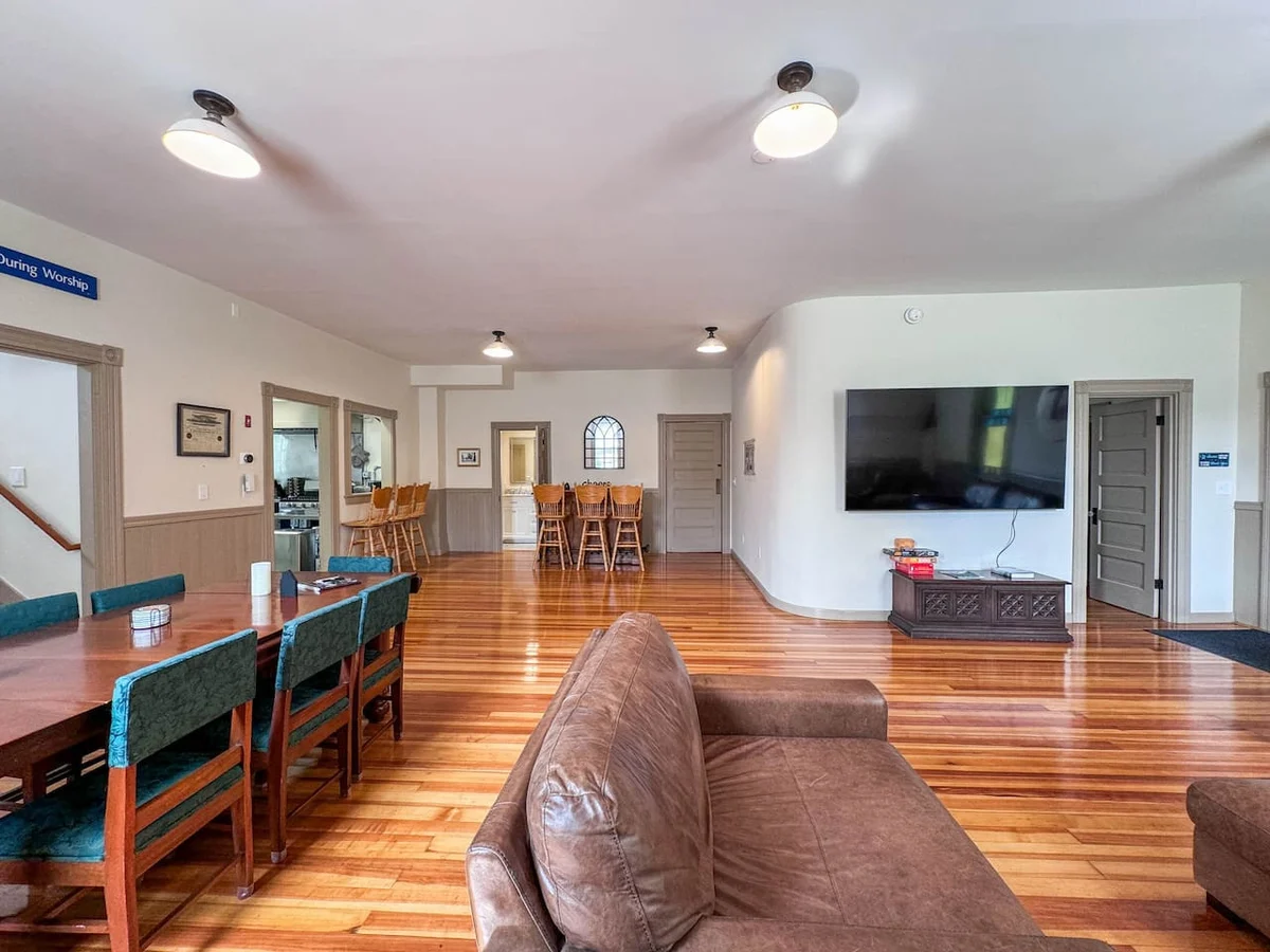 The Trilogy | Sleeps 36, 3 Hot Tubs, 19 Beds, Pond #120