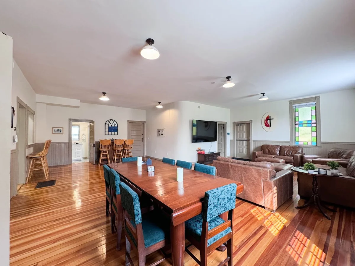 The Trilogy | Sleeps 36, 3 Hot Tubs, 19 Beds, Pond #116
