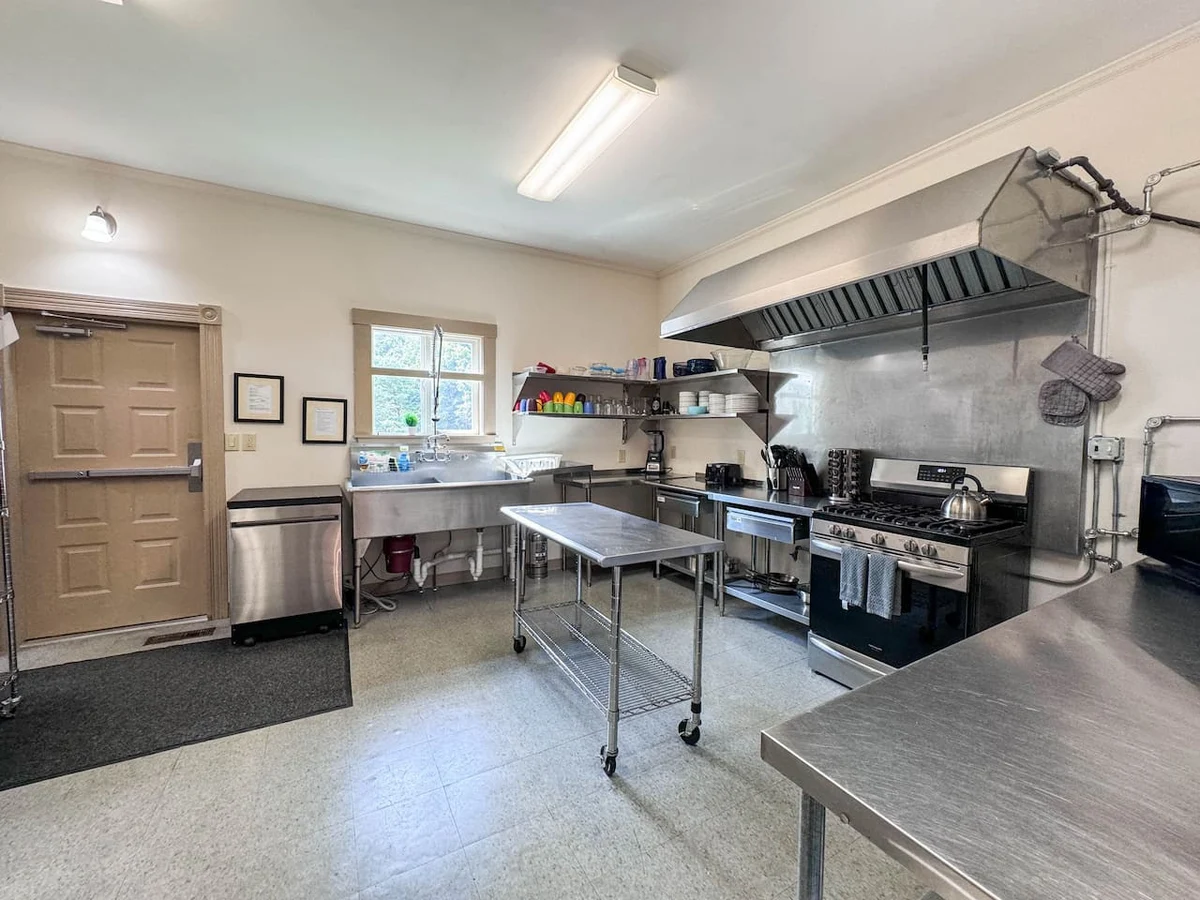The Trilogy | Sleeps 36, 3 Hot Tubs, 19 Beds, Pond #92