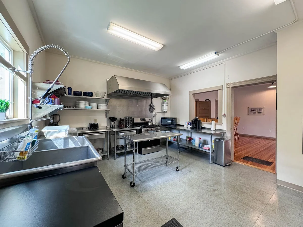 The Trilogy | Sleeps 36, 3 Hot Tubs, 19 Beds, Pond #98